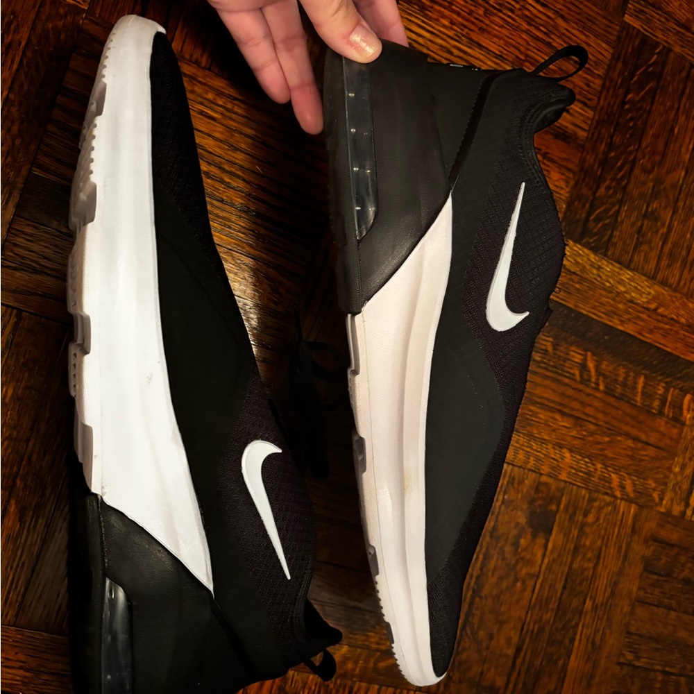 Nike Men's Black and White Sneakers